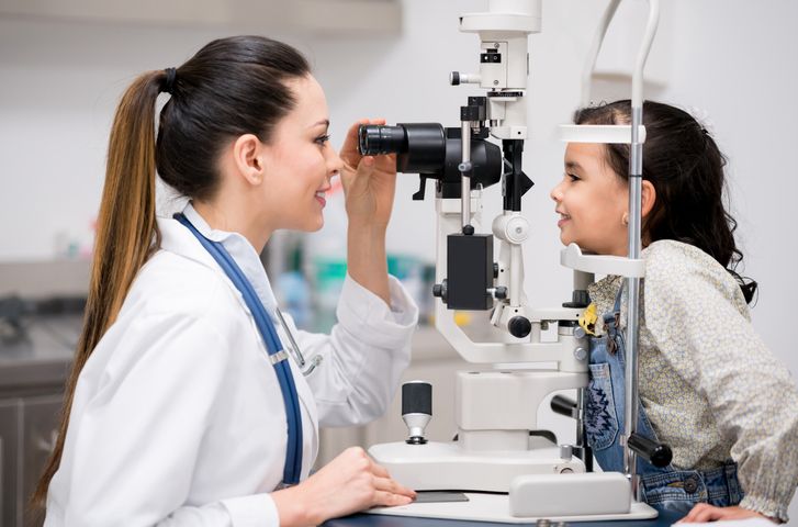 Kompleksowe badanie dna oka u pacjentki